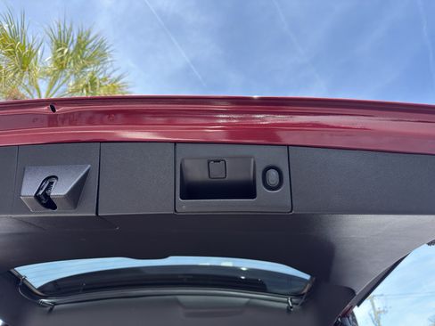 Used 2018 GMC Yukon SLT image 12