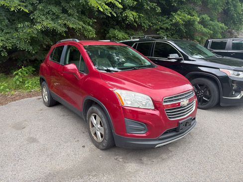 Used 2015 Chevrolet Trax LT w/ LT Plus Package AWD/4WD image 2