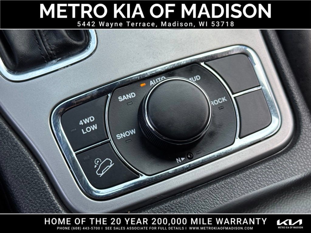 Used 2021 Jeep Grand Cherokee Limited AWD/4WD image 27