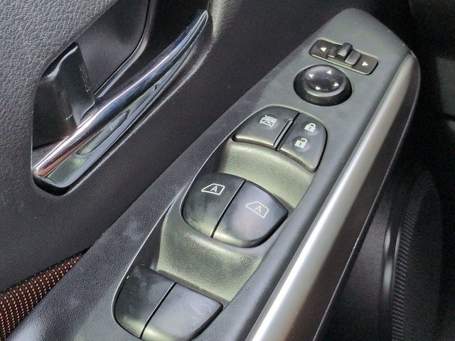 Used 2019 Nissan Kicks SR w/ Exterior Electronics Package FWD image 22