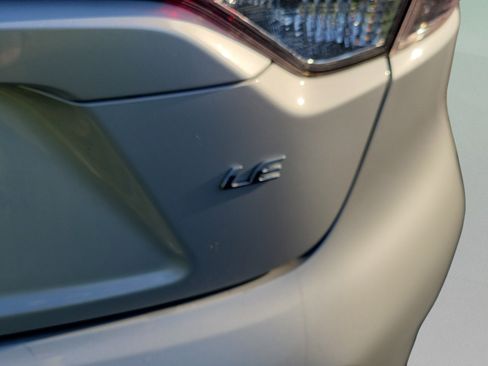 Used 2022 Toyota Corolla LE FWD image 21