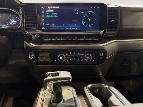 Used 2025 Chevrolet Silverado 1500 LT Trail Boss w/ Convenience Package II image 12