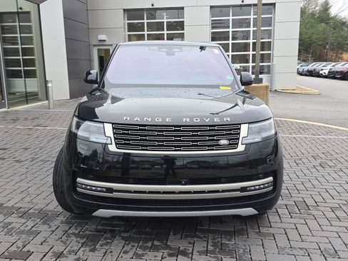 Used 2023 Land Rover Range Rover SE image 2