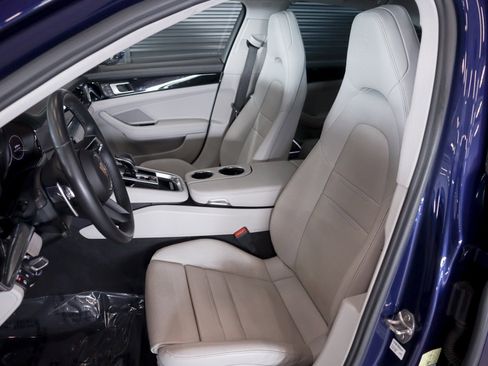 Certified 2022 Porsche Panamera image 5