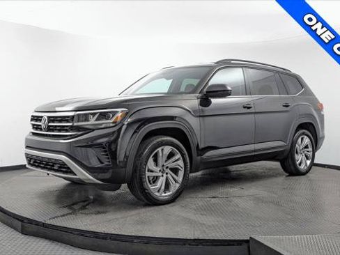Used 2023 Volkswagen Atlas SE AWD/4WD image 2