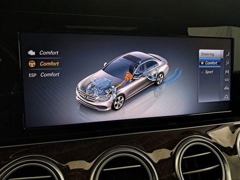 Used 2018 Mercedes-Benz E 400 4MATIC Sedan image 31