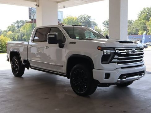 Used 2024 Chevrolet Silverado 2500 High Country w/ High Country Premium Package AWD/4WD image 7
