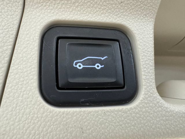 Used 2021 GMC Acadia Denali w/ Denali Technology Package FWD image 26
