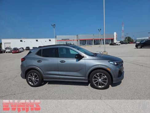 Used 2021 Buick Encore GX Essence w/ Advanced Technology Package FWD image 2