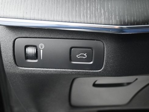 Used 2020 Volvo XC90 T5 Momentum image 23