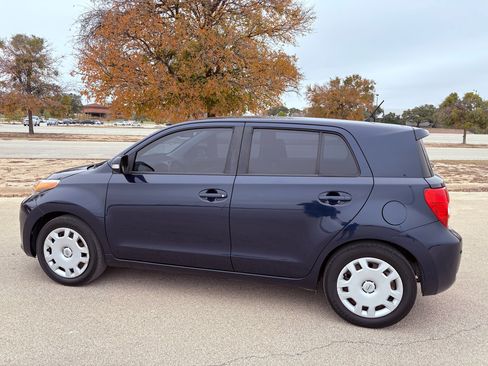 Used 2013 Scion xD image 7