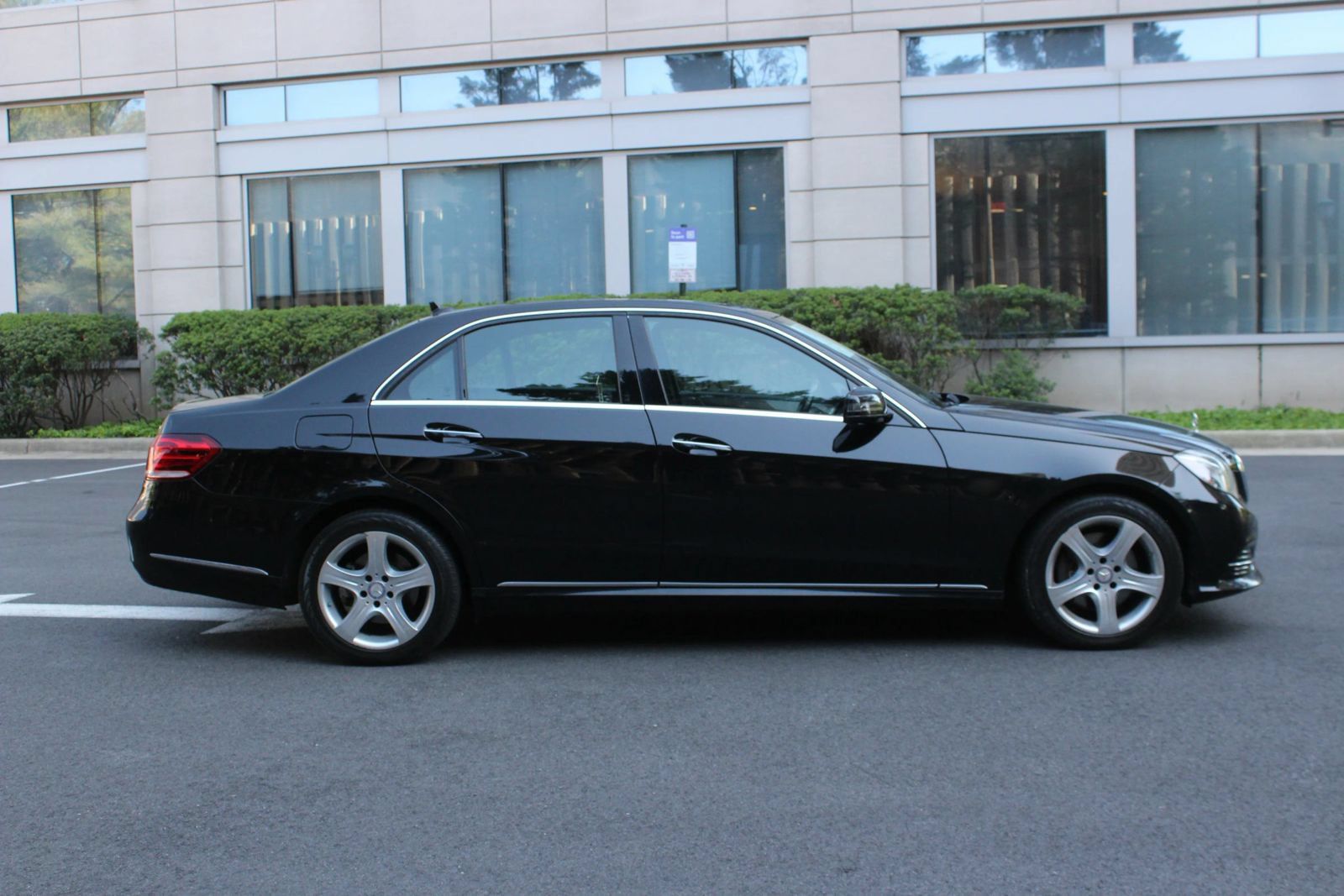 Used 2015 Mercedes-Benz E 350 4MATIC Sedan image 6