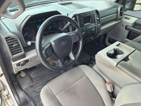 Used 2018 Ford F250 XL w/ STX Appearance Package AWD/4WD image 4