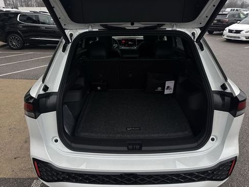 New 2026 Volkswagen Tiguan SE R-Line FWD image 27