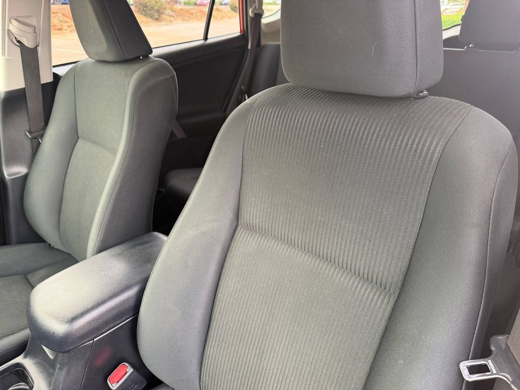 Used 2016 Toyota RAV4 LE AWD/4WD image 13