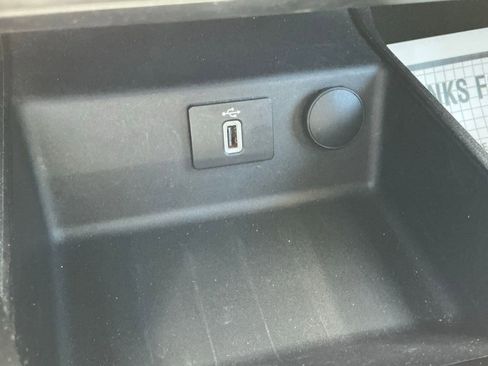 Used 2017 Ford Fusion SE w/ Equipment Group 201A FWD image 33