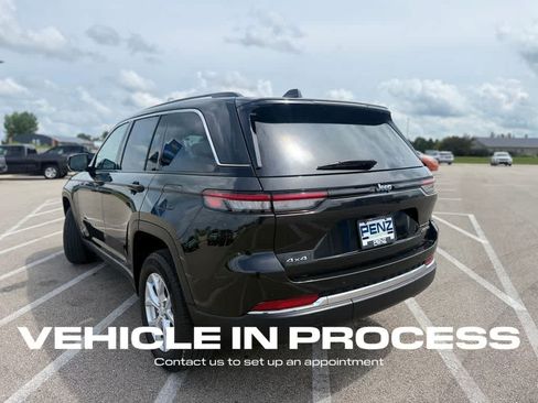 Used 2023 Jeep Grand Cherokee Limited w/ Trailer Tow Prep Group (B) AWD/4WD image 6