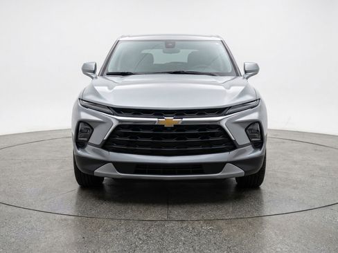 Used 2025 Chevrolet Blazer LT FWD image 2