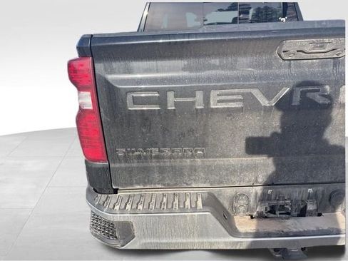 Used 2022 Chevrolet Silverado 1500 LT w/ Leather Package image 15