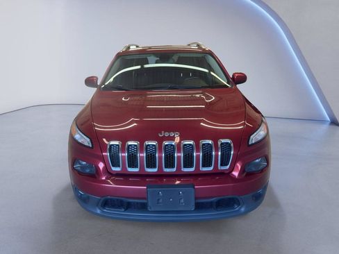Used 2016 Jeep Cherokee Latitude w/ Cold Weather Group AWD/4WD image 2