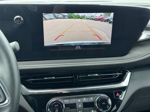 Used 2024 Buick Envista Sport Touring w/ Convenience I Package FWD image 4