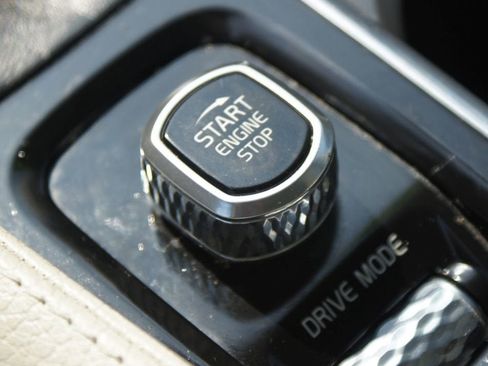 Used 2021 Volvo XC90 T6 Momentum w/ Advanced Package image 12