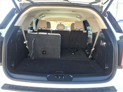 Certified 2022 Ford Explorer XLT w/ Equipment Group 202A image 9