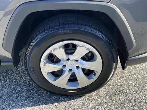 Used 2021 Toyota RAV4 LE image 12