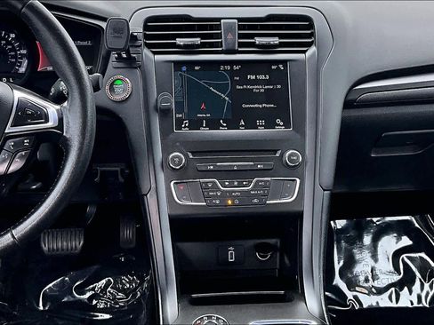 Used 2018 Ford Fusion SE w/ Equipment Group 601A image 7