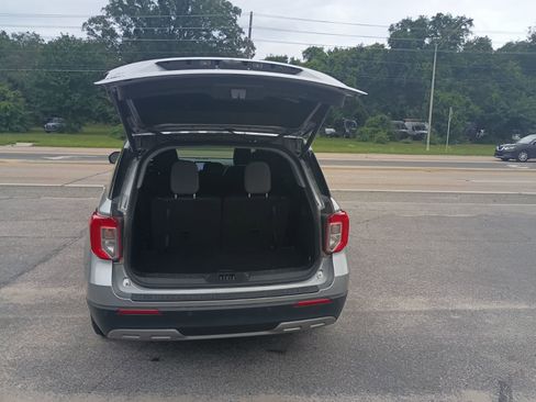 Used 2024 Ford Explorer XLT w/ Equipment Group 202A RWD image 4