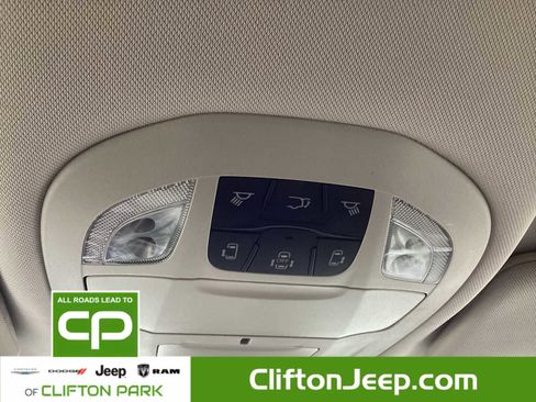 Certified 2024 Chrysler Pacifica Touring-L image 28