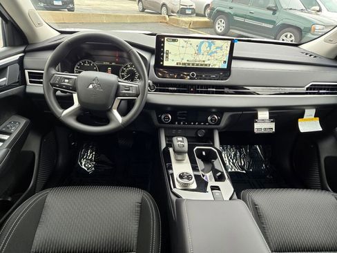 New 2026 Mitsubishi Outlander ES image 13