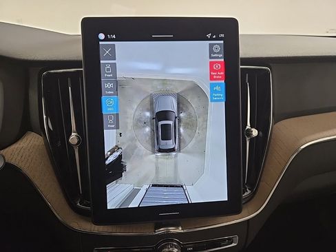 New 2026 Volvo XC60 B5 Plus w/ Protection Package Premier image 17