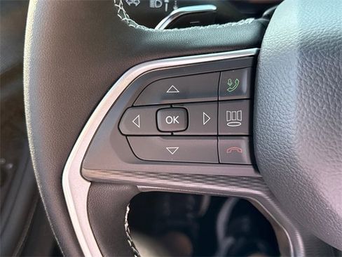 New 2025 Jeep Grand Cherokee Altitude image 17