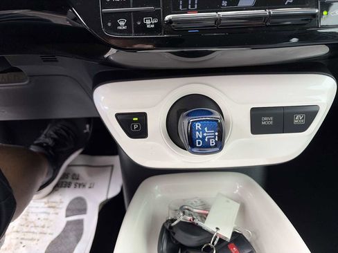 Used 2016 Toyota Prius Three Touring image 21