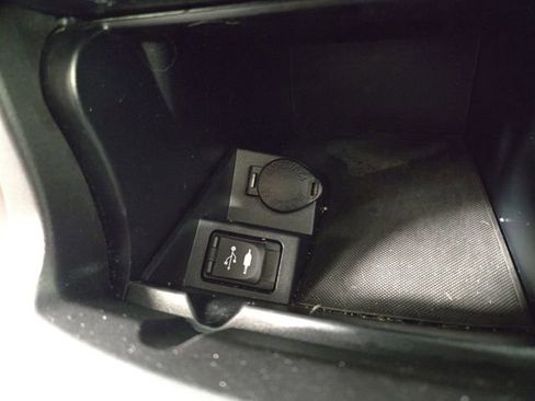 Used 2015 Toyota Camry LE image 24