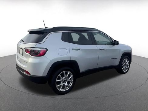 Used 2025 Jeep Compass Limited image 15