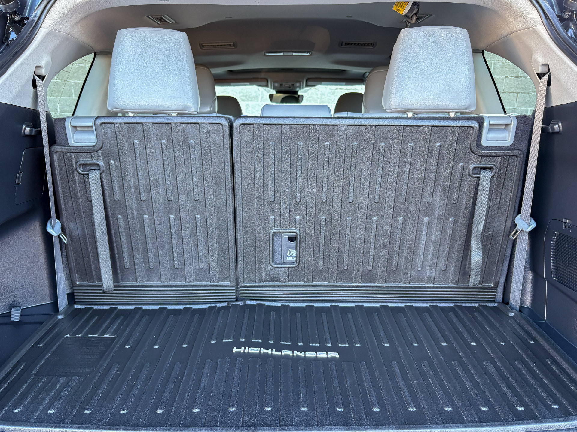 Used 2023 Toyota Highlander XLE FWD image 31