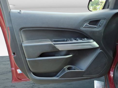 Used 2019 Chevrolet Colorado LT w/ LT Convenience Package AWD/4WD image 16