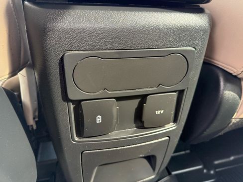 Used 2023 Ford Explorer XLT w/ Equipment Group 202A image 15