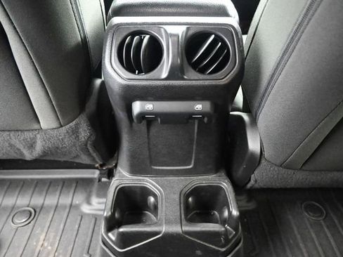 Used 2018 Jeep Wrangler Unlimited Sport S image 16