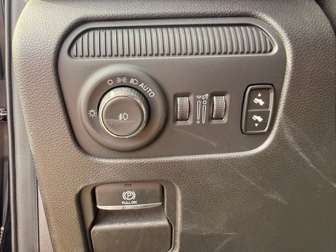 Used 2024 Jeep Wagoneer Series II w/ Flexible Seating Group RWD image 18