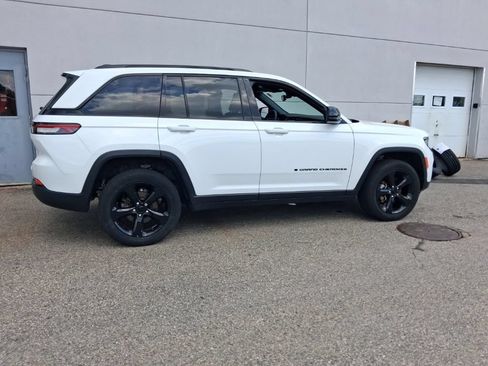 Certified 2023 Jeep Grand Cherokee Altitude AWD/4WD image 7