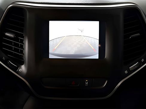 Used 2021 Jeep Cherokee Latitude image 14