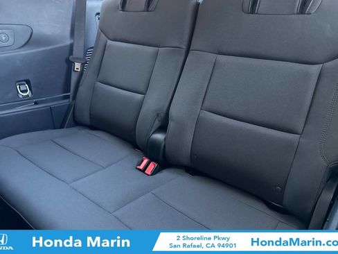 Used 2025 Ford Explorer Active AWD/4WD image 19