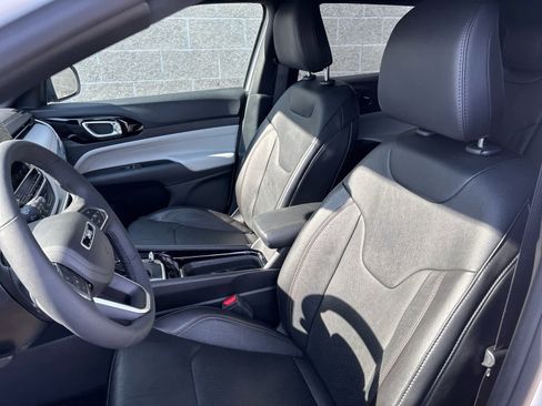 Used 2023 Jeep Compass Limited image 12