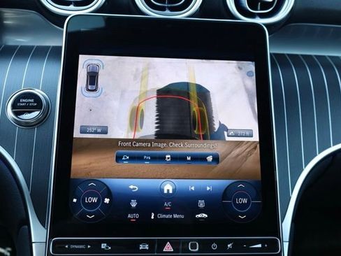 Used 2025 Mercedes-Benz GLC 300 4MATIC image 32