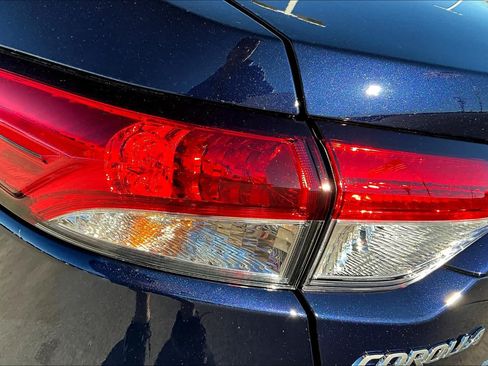 Used 2025 Toyota Corolla LE FWD image 12