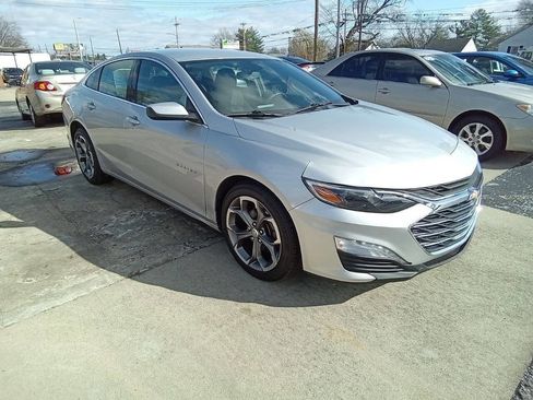 Used 2020 Chevrolet Malibu LT image 2
