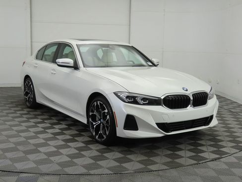 Used 2025 BMW 330i Sedan w/ Convenience Package image 4